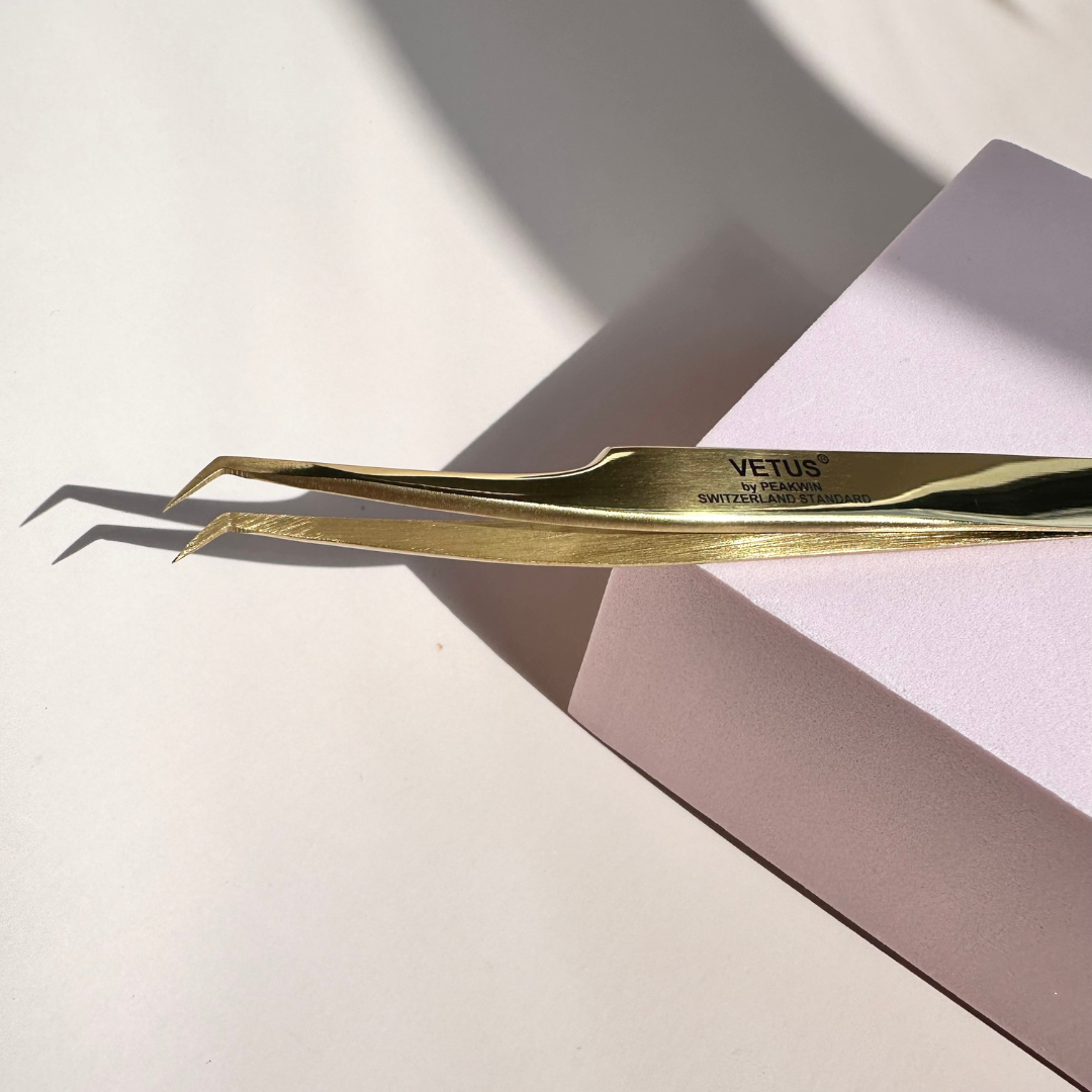 VETUS Tweezer (MCS-19) Curved L Tweezer - Gold | LaviLash