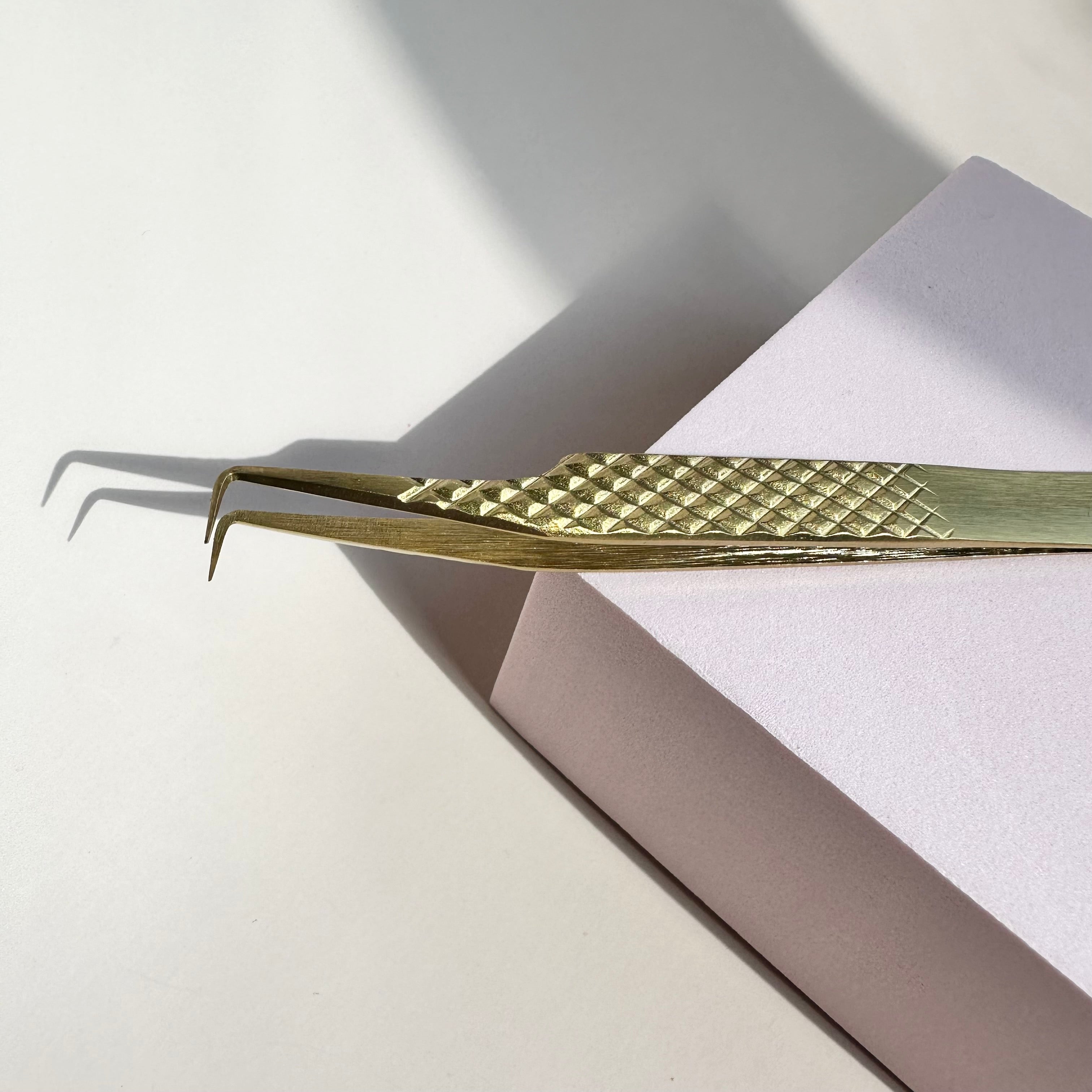 Curved Tweezers - Lavilash