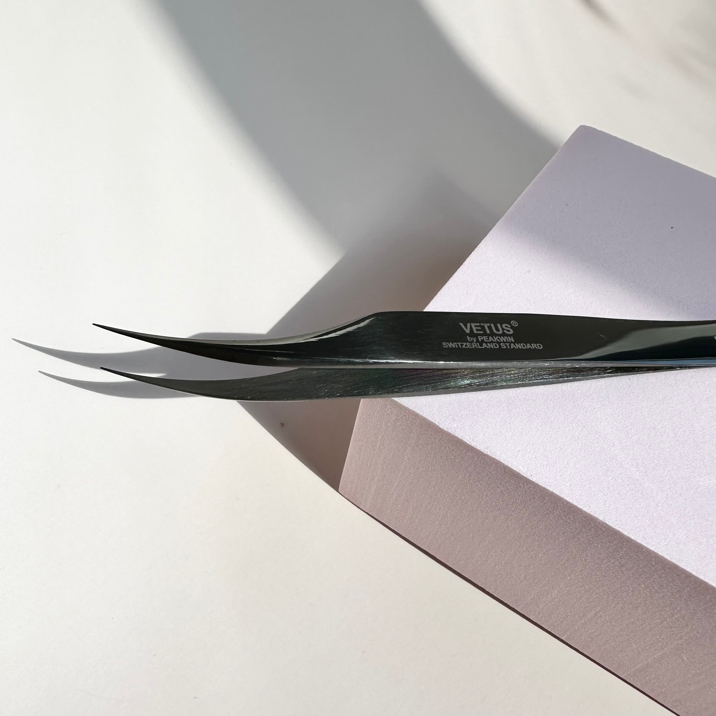 Curved Lash Tweezer VETUS (MCS-18) - Precision Curved Tweezers - Metallic Grey 