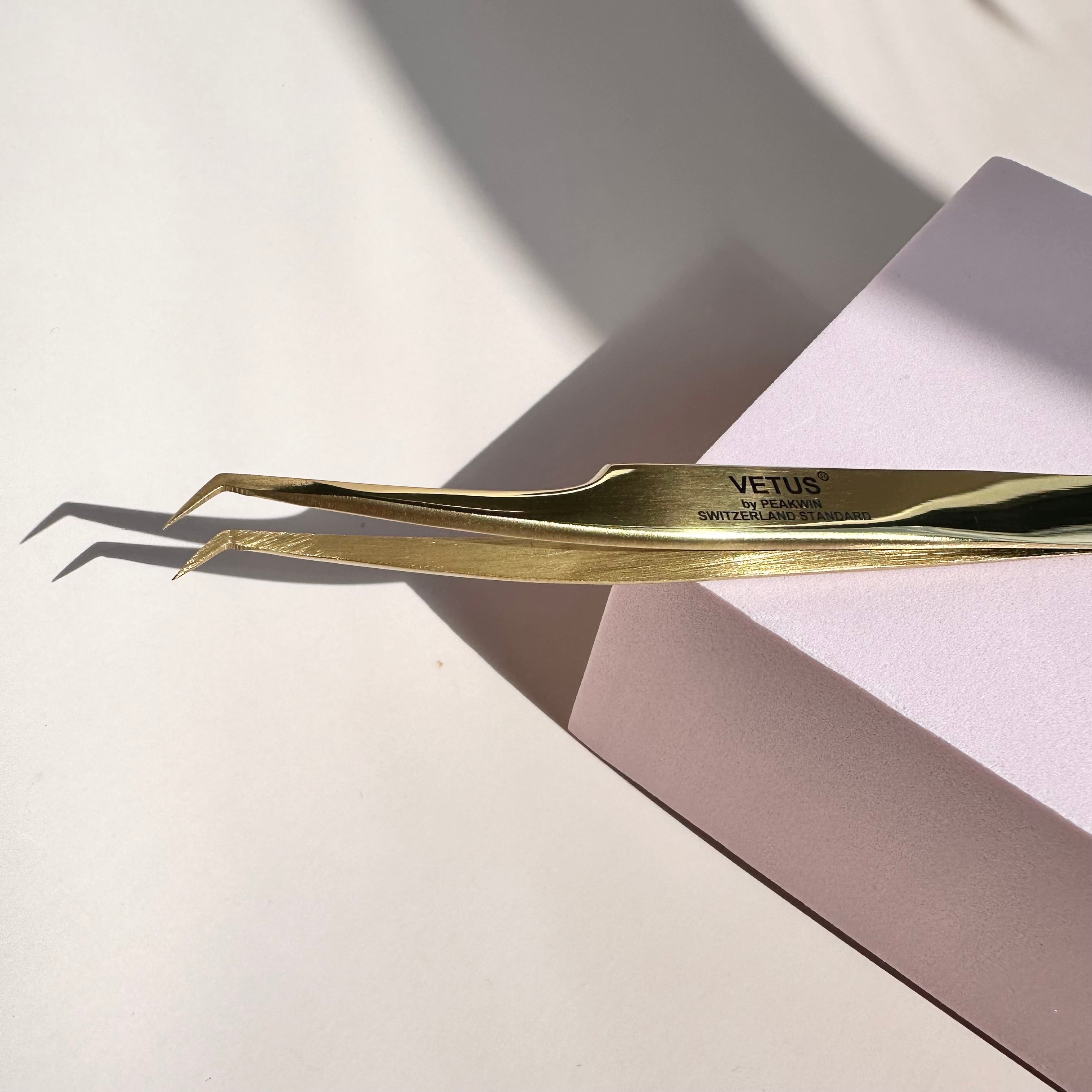 VETUS (MCS-32B) Curved L Shaped Lash Tweezer | LaviLash