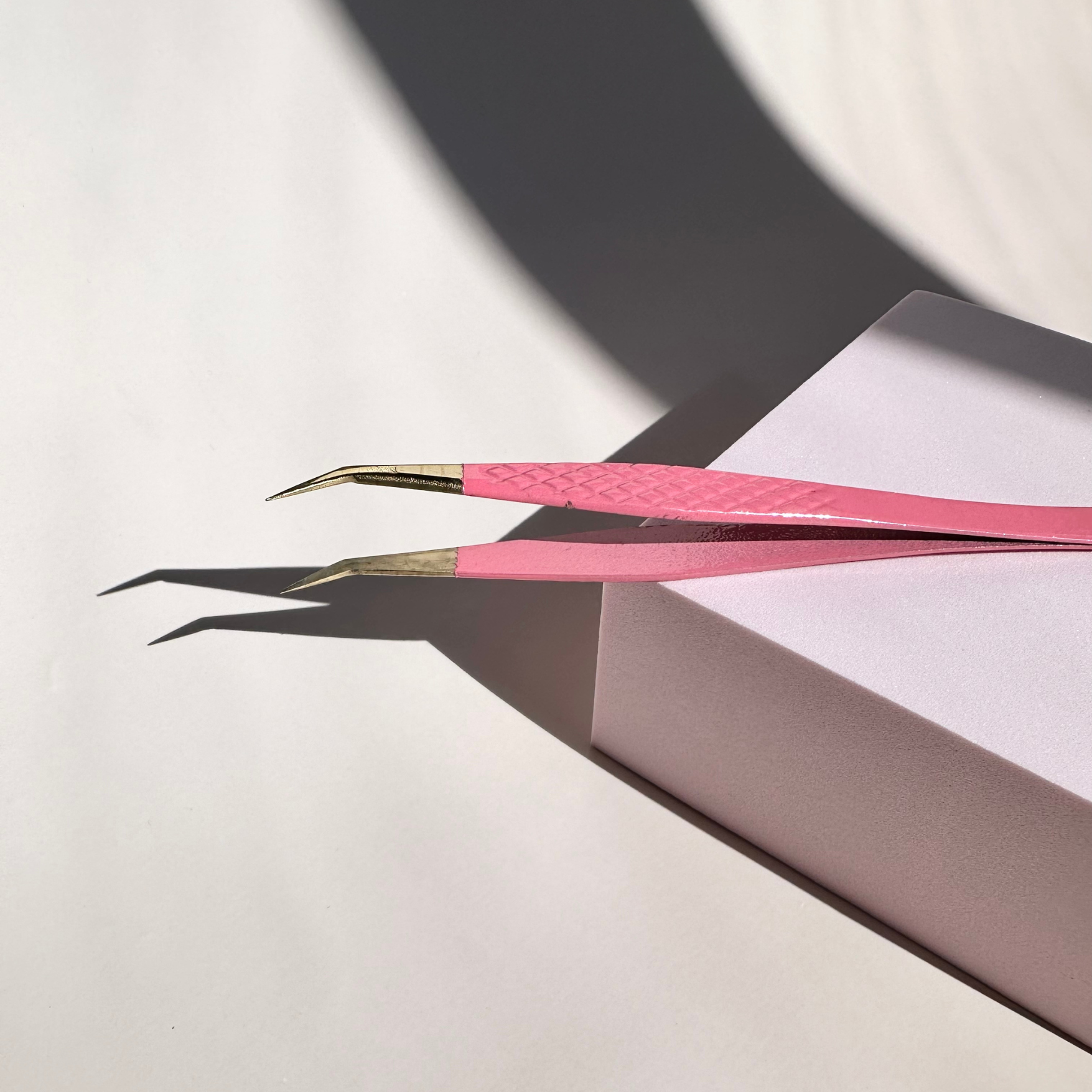 LaviLash Isolation Tweezers - Curved