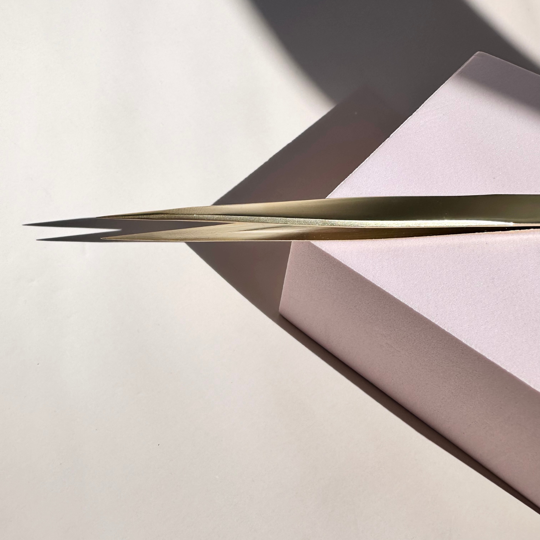 Straight Tweezers - Precision Lash Application Tool by LaviLash