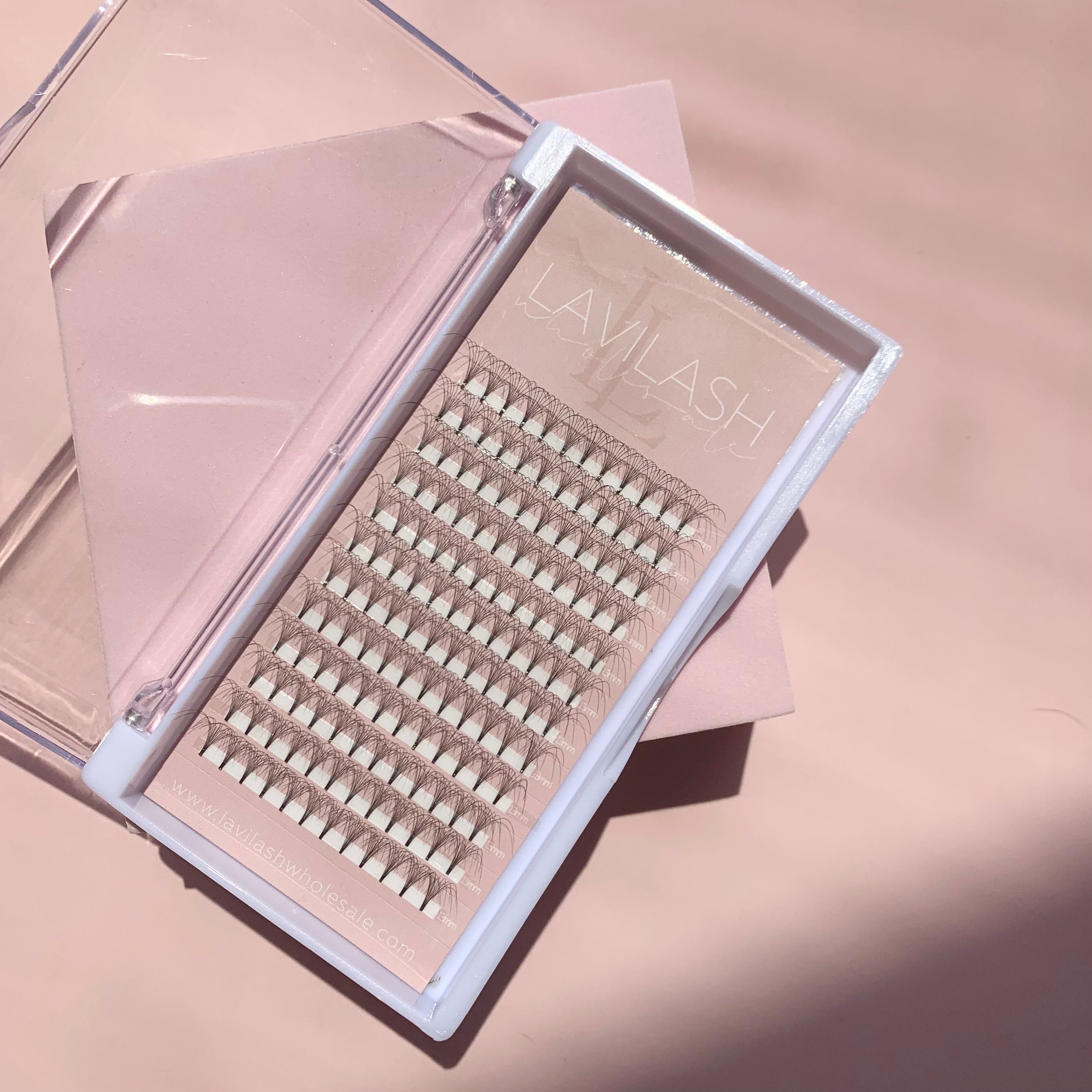 10D Premade Lashes in Acrylic Trays