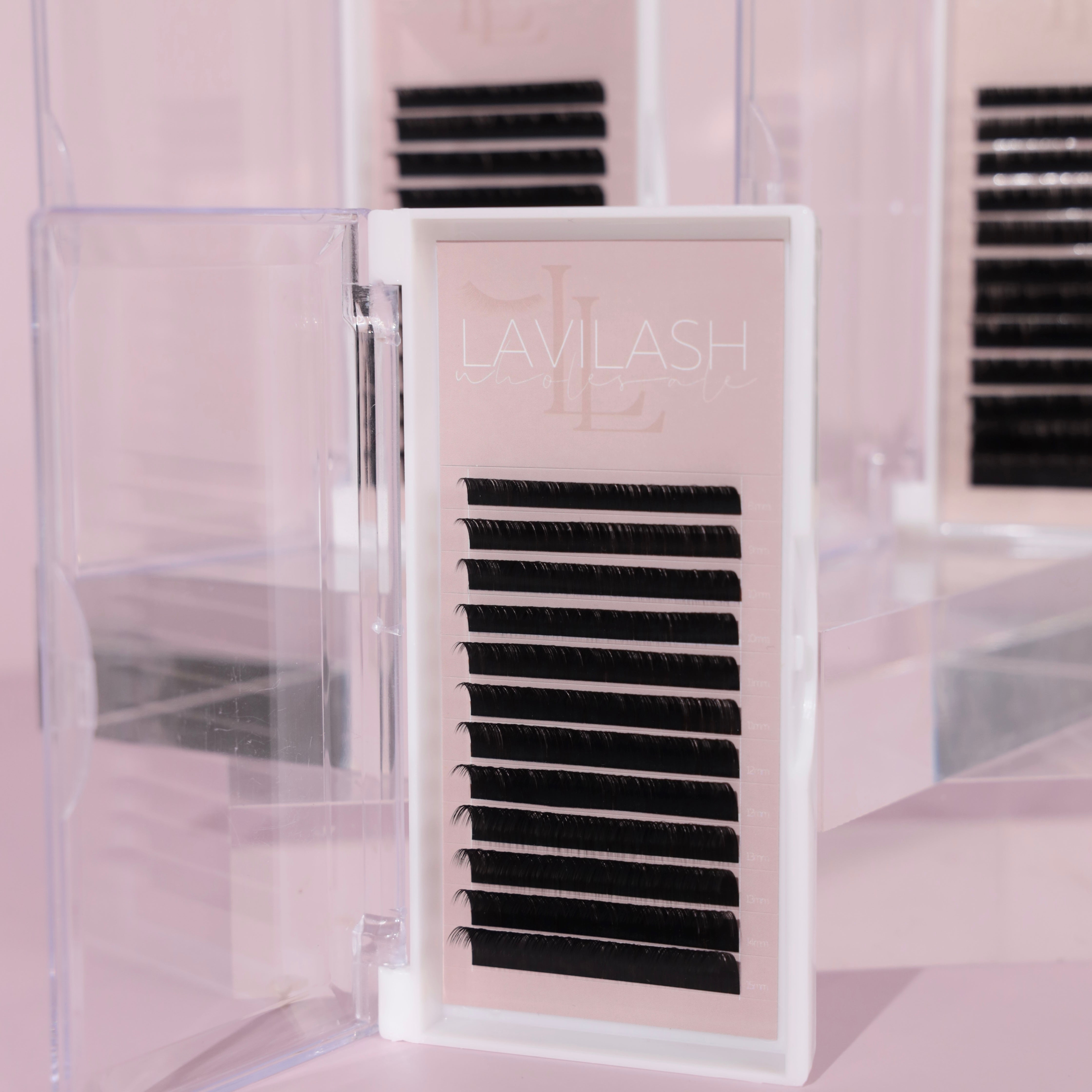 Classic Flat Lash Extensions in Acrylic Tray | Lavilash