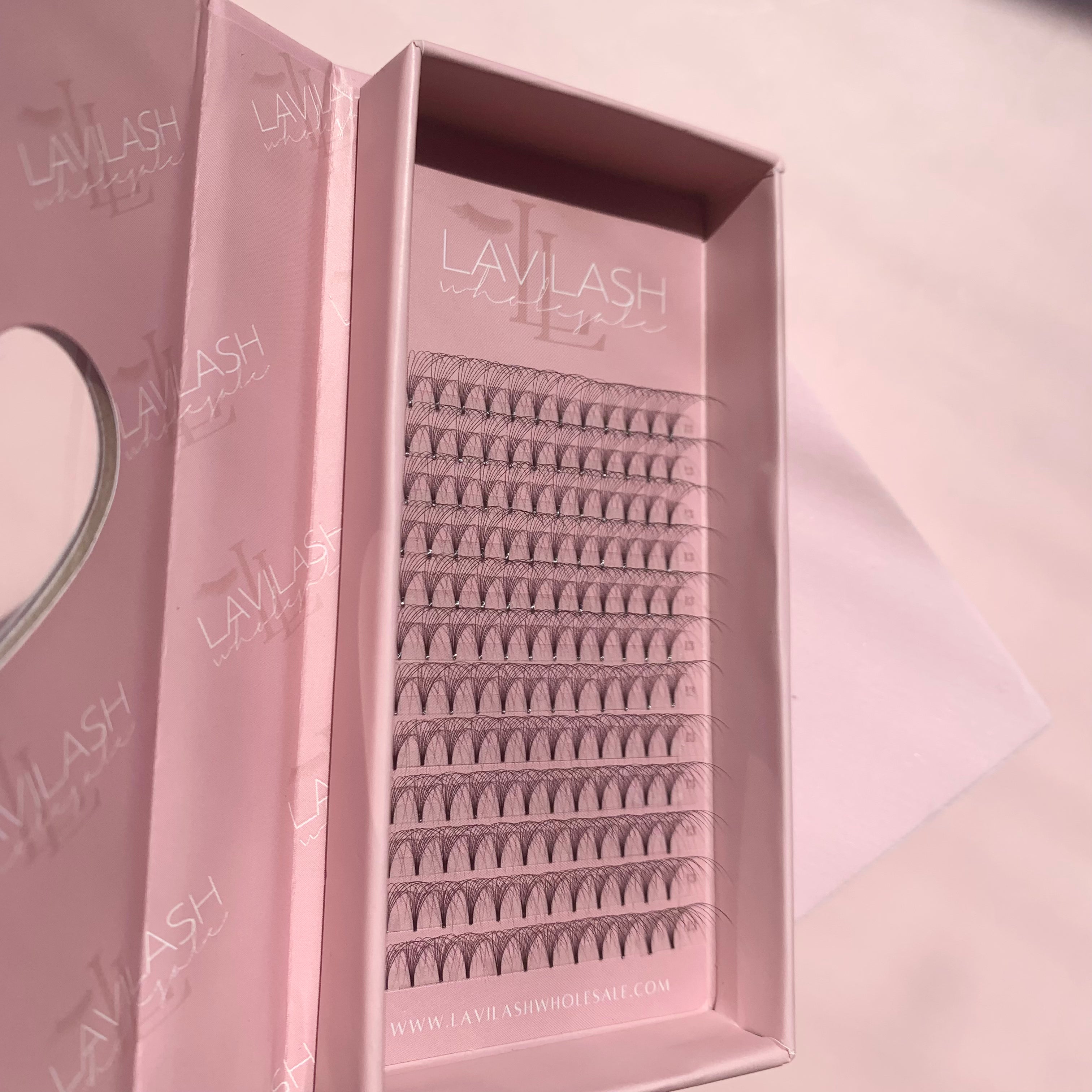 LaviLash Wholesale - 8D Premade Lashes