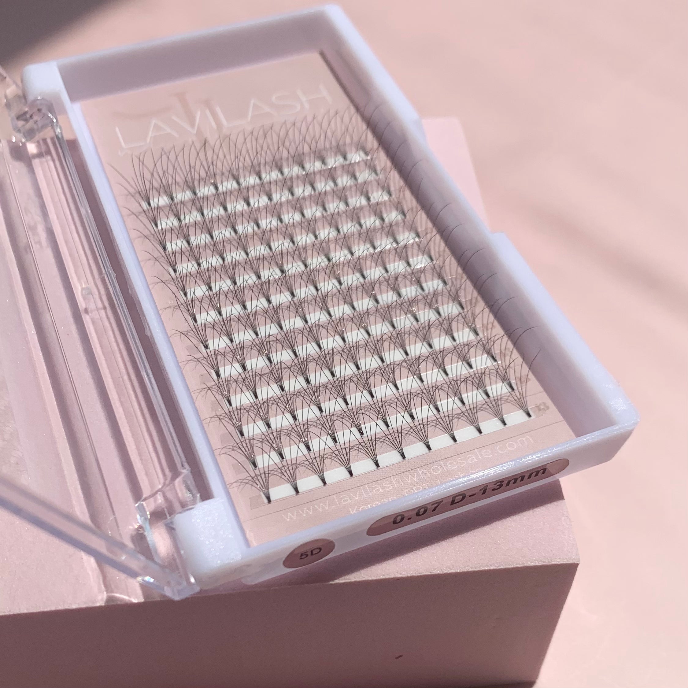 5D lash Extensions - LaviLash Wholesale