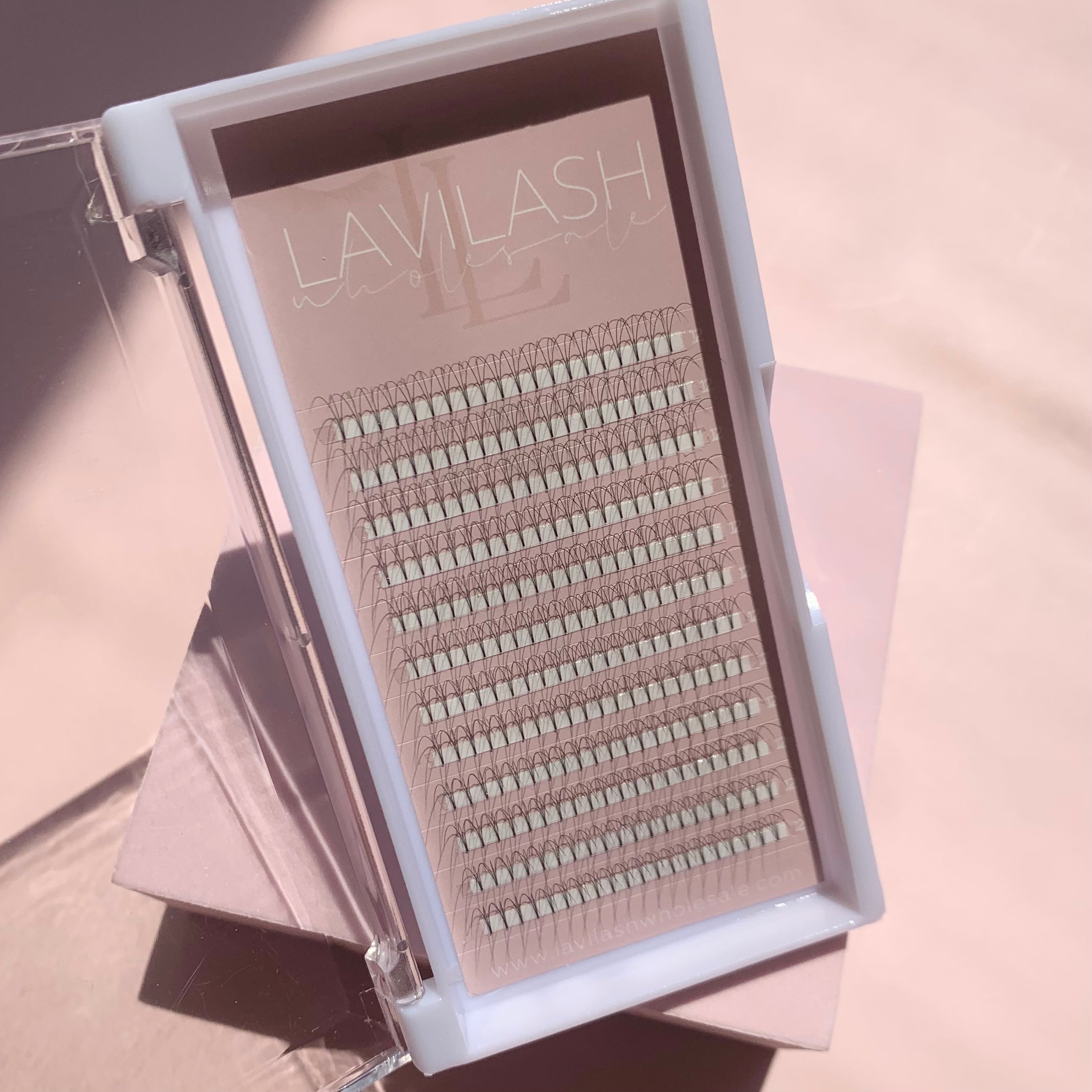 Premade 3D Eyelashes in Acrylic Trays