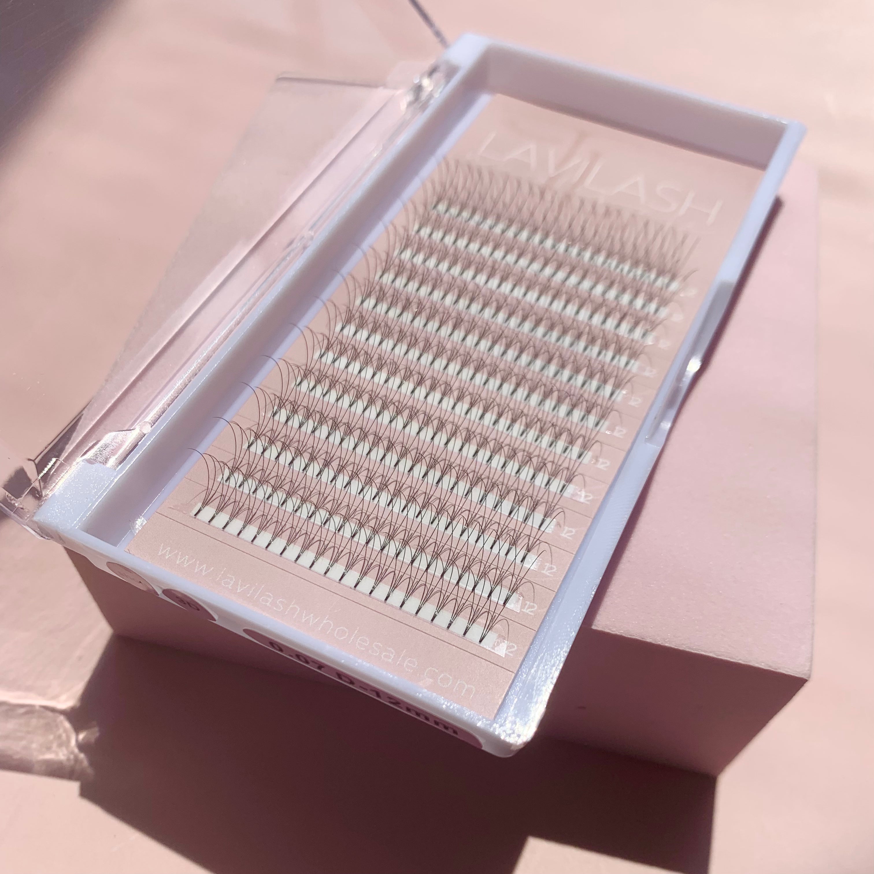 3D Premade Eyelashes in Acrylic Trays