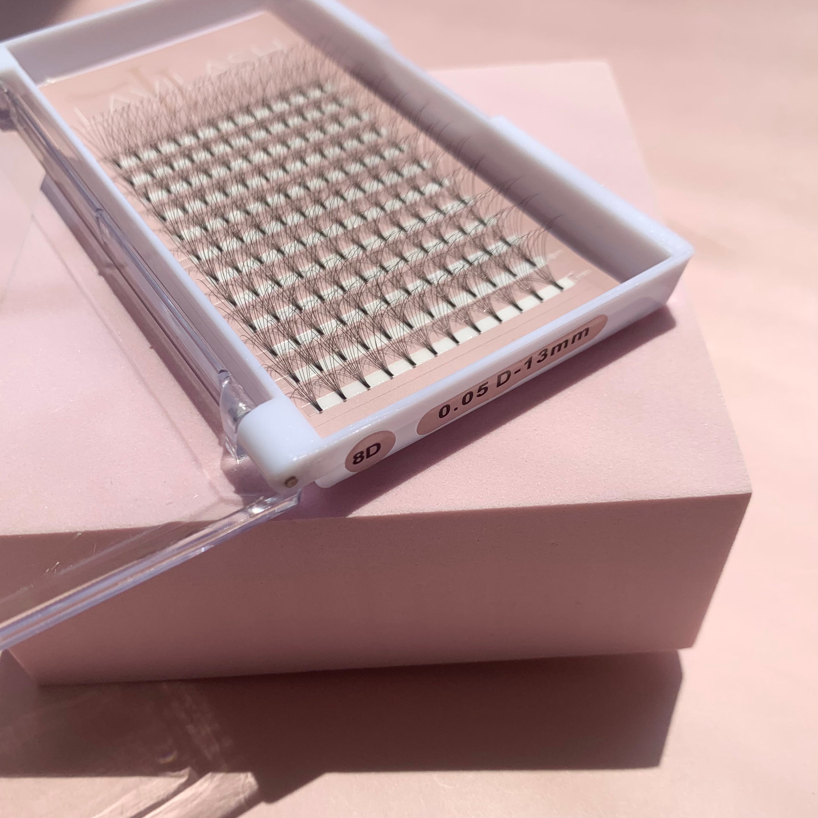 LaviLash 8D Premade Lashes in Acrylic Trays