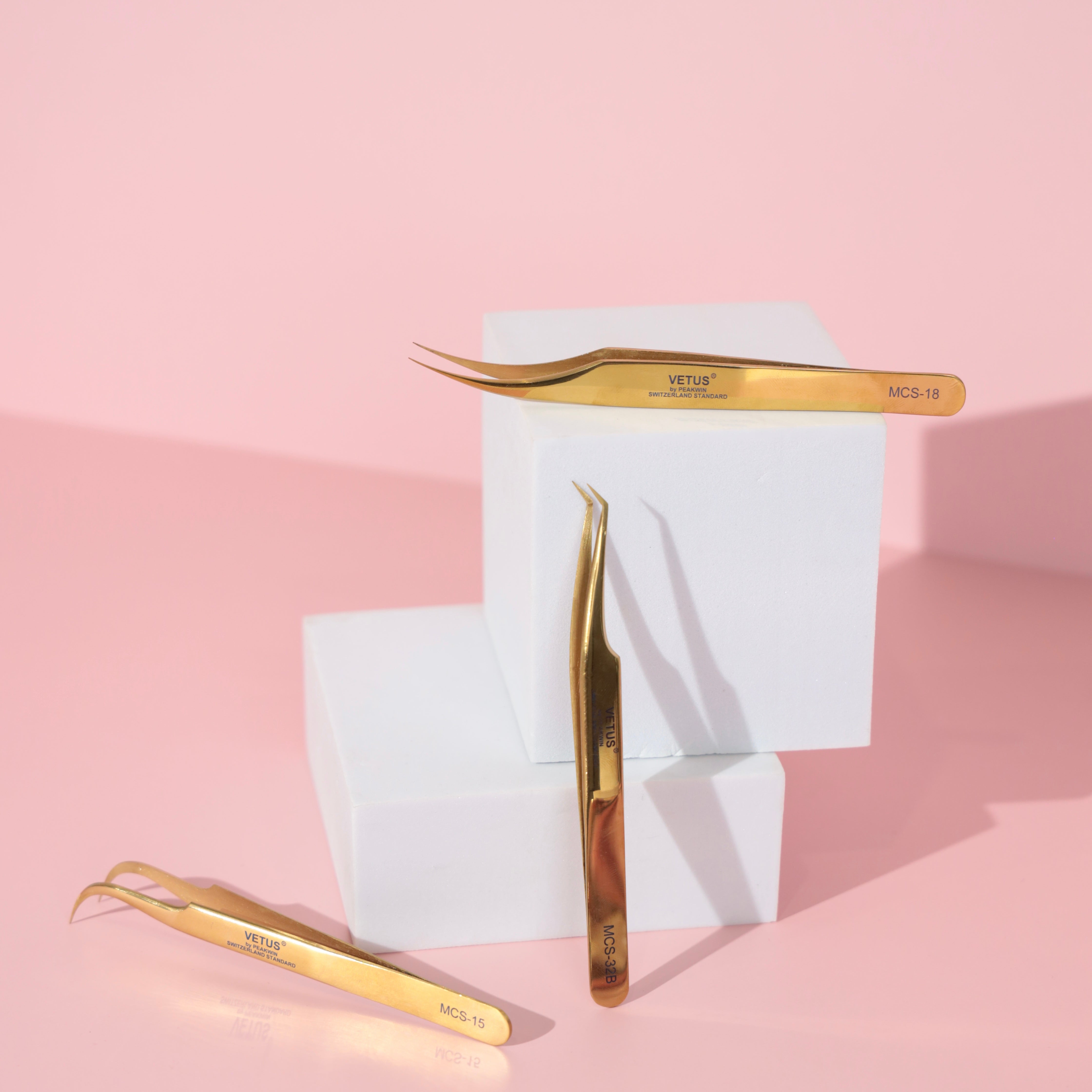 Curved Lash Tweezer VETUS (MCS-18) - Precision Curved Tweezers - Gold