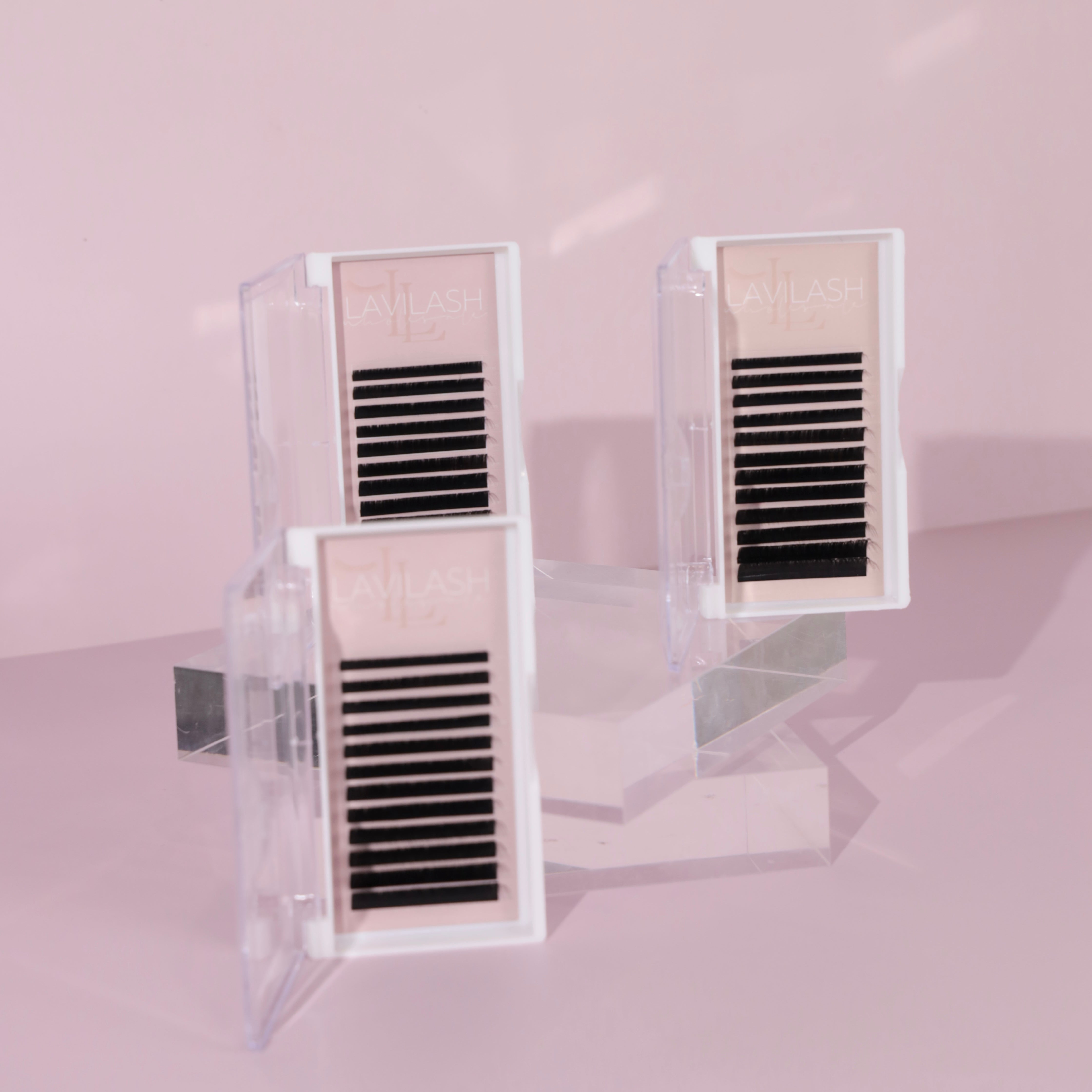 Flat Lashes in Acrylic Trays