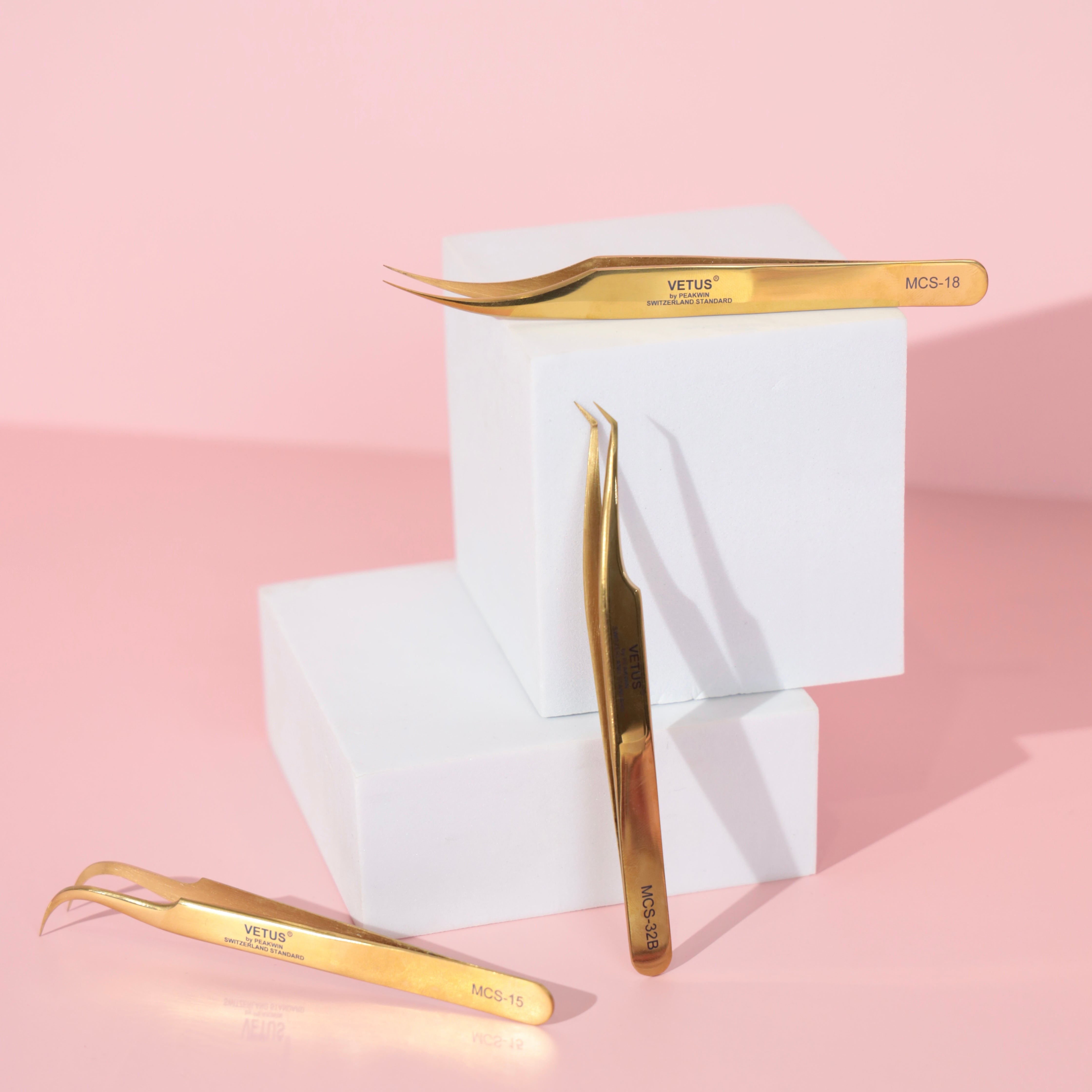 VETUS (MCS-32B) Curved L Shaped Lash Tweezer - Gold