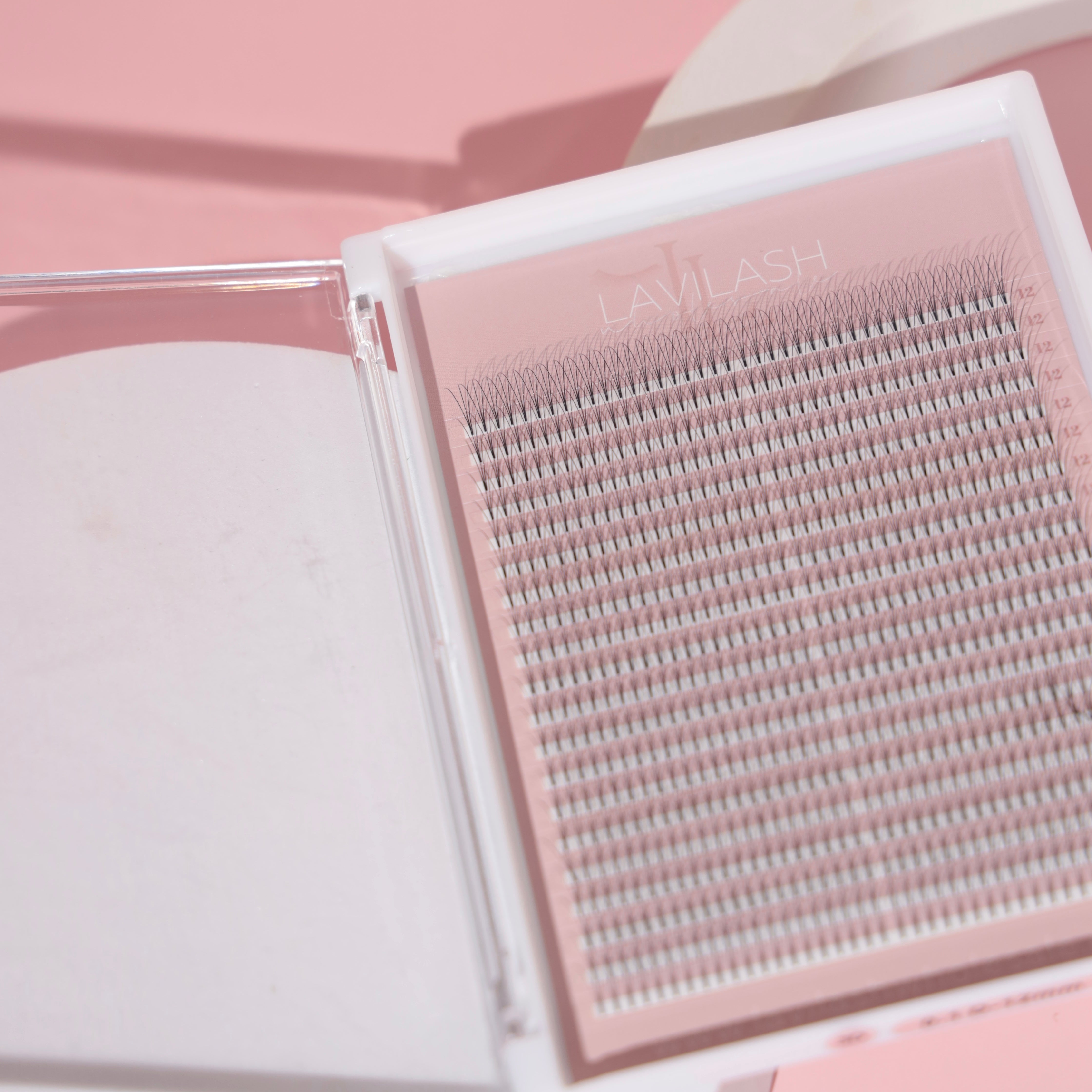 LaviLash 3D Premade Lashes XL in Acrylic Trays